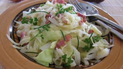 Cuisson au micro-ondes : Assiette de chou aux lardons