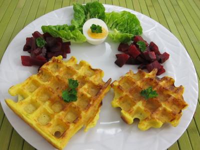 oeuf : Assiette de gaufres et sa salade
