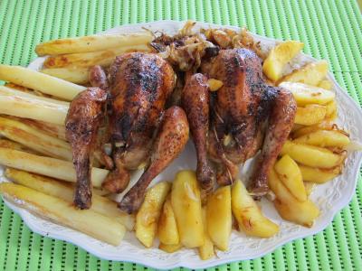 plat complet : Assiette familiale de coquelets au miel et de pommes caramélisés et aux asperges