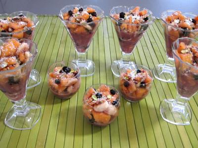 noix de coco : Verrines de mûres et melon en salade au sirop de noix de coco