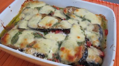 Plat à gratin d'aubergines à la mozzarella façon italienne