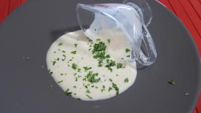 Cuisine diététique : Sauce au mascarpone renversée dans une assiette