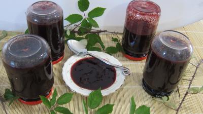 prune : Bocaux de chutney et sa petite coupelle de chutney aux mûres