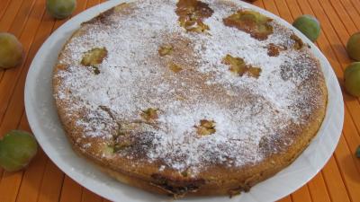 Image : Assiette de service avec le flan aux mirabelles et aux noisettes
