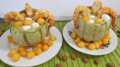 Gaspacho de melon au lait d'amandes et gambas