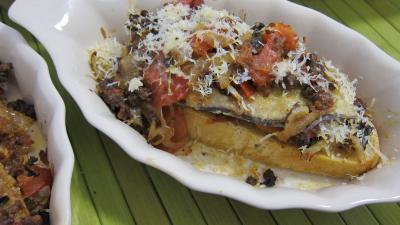 Ail : Cassolette de crostinis d'aubergines et son concassé de boeuf façon italienne